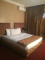 Queens Land Hotel