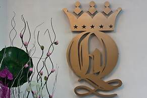 Queens Land Hotel