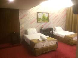 Queens Land Hotel