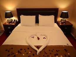 Queens Land Hotel