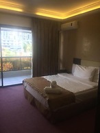 Queens Land Hotel