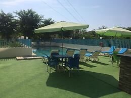 Queens Land Hotel
