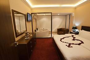 Queens Land Hotel