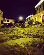 Sukha Inn Otel & Beach