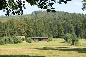 Family Escape With Garden