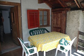 Charming Chalet Near Trails
