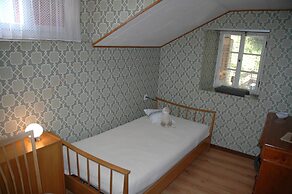 Charming Chalet Near Trails