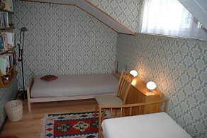 Charming Chalet Near Trails