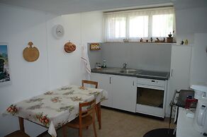 Charming Chalet Near Trails