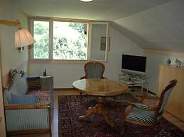 Charming Chalet Near Trails