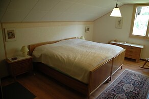 Charming Chalet Near Trails