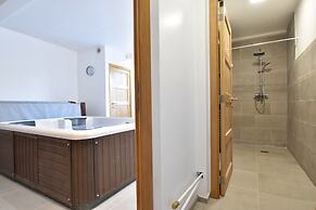 Villa With Spa & Pool