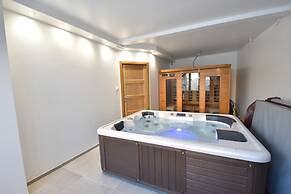 Villa With Spa & Pool