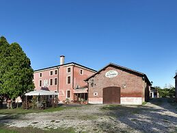 Apartment in Pontecchio With Pool & Tennis