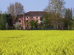 Apartment in Pontecchio With Pool & Tennis