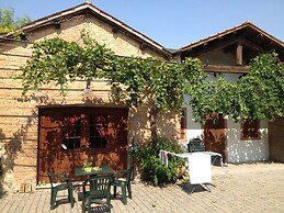 Apartment in Pontecchio With Pool & Tennis