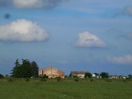 Apartment in Pontecchio With Pool & Tennis