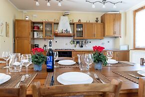 Villa in Tuscany With Private Pool & Views