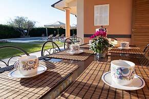 Villa in Tuscany With Private Pool & Views