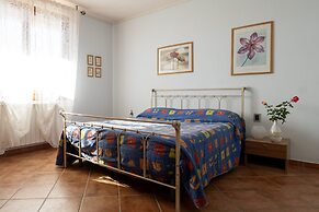 Villa in Tuscany With Private Pool & Views