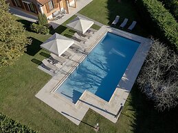 Villa in Tuscany With Private Pool & Views