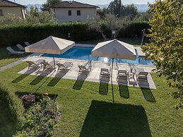 Villa in Tuscany With Private Pool & Views