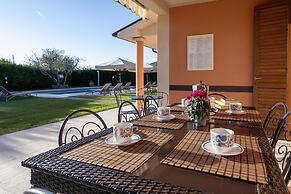 Villa in Tuscany With Private Pool & Views
