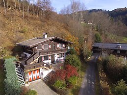 Cozy Chalet Near ski Area