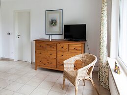 Forest-edge Family Retreat