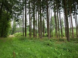 Forest-edge Family Retreat