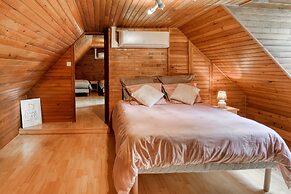 Beautiful Holiday Home With Pool in Teillots