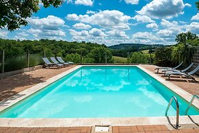 Beautiful Holiday Home With Pool in Teillots