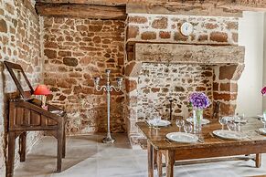 Beautiful Holiday Home With Pool in Teillots