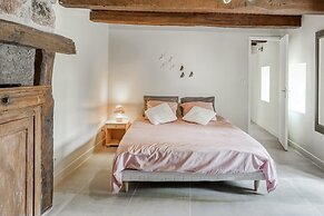 Beautiful Holiday Home With Pool in Teillots