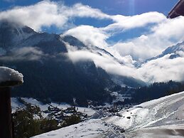 Apartment in Kaprun Ski-in Ski-out Slopes