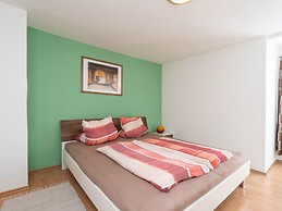 Apartment With Mountain View