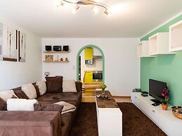 Apartment With Mountain View