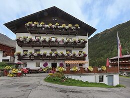 Chalet in Vent Near Stablein Ski Lift
