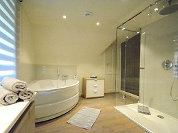 Luxe Home with Hot Tub & Sauna