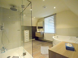 Luxe Home with Hot Tub & Sauna