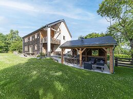 Villa in Freyneux With Garden