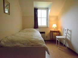 Spacious Villa Near Lesse