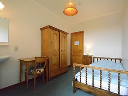 Spacious Villa Near Lesse
