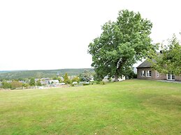 Spacious Villa Near Lesse