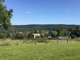 Spacious Villa Near Lesse