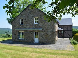 Spacious Villa Near Lesse