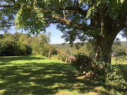 Spacious Villa Near Lesse