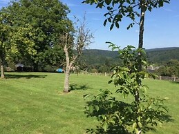 Spacious Villa Near Lesse