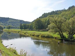 Luxury Pet Friendly Chalet in Bièvre near Forest