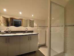Forest-edge Stay, Burtonville